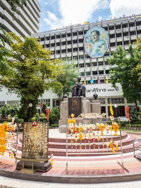 Photo prince songkhla memorial statue at center of siriraj hospital bangkok thailand