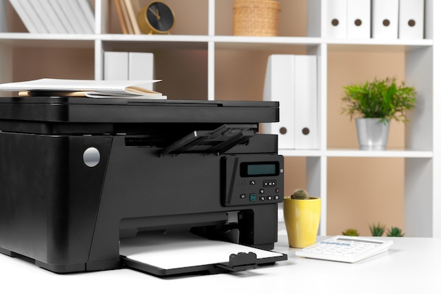 Foto printer, kopieerapparaat, scanner op kantoor. workplace.