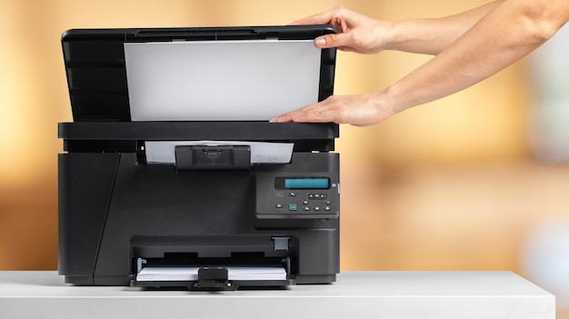 Foto printer, kopieerapparaat, scanner. werk tafel