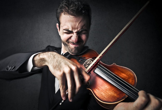 Problemen hebben door op de viool te spelen