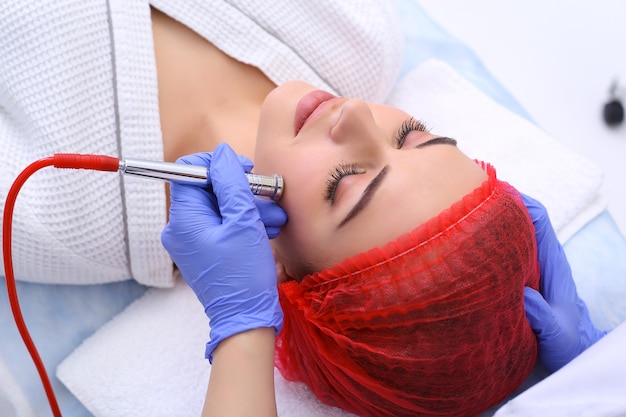 Procedure of Microdermabrasion. Mechanical Exfoliation, diamond polishing.