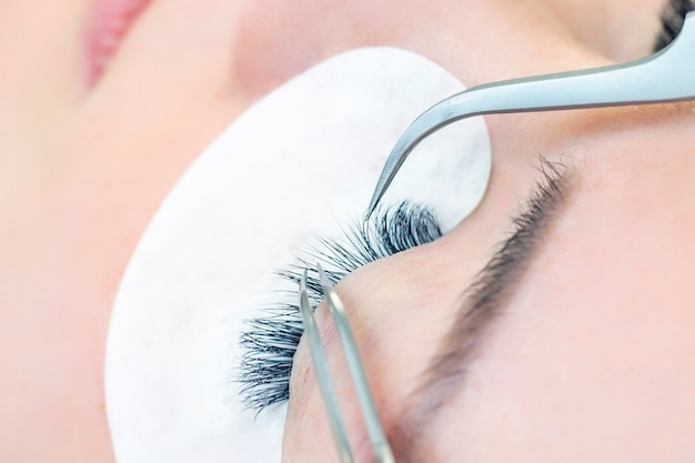 Procedure voor wimperverlenging met een pincet