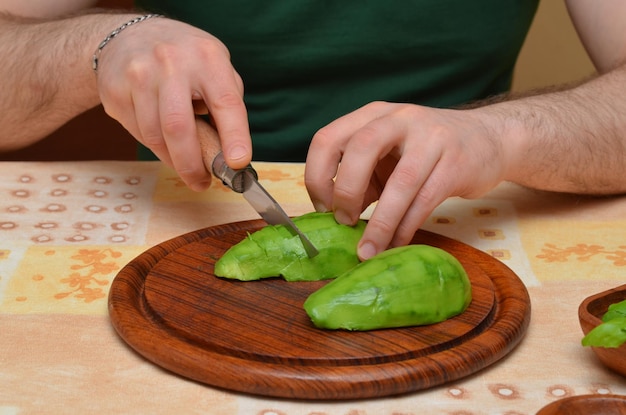 Proces om avocado-guacamole te maken