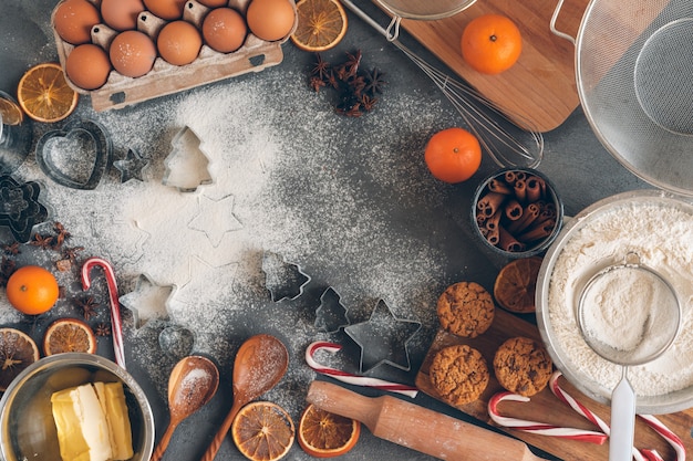 Foto processo di cottura della pasta per i biscotti di natale