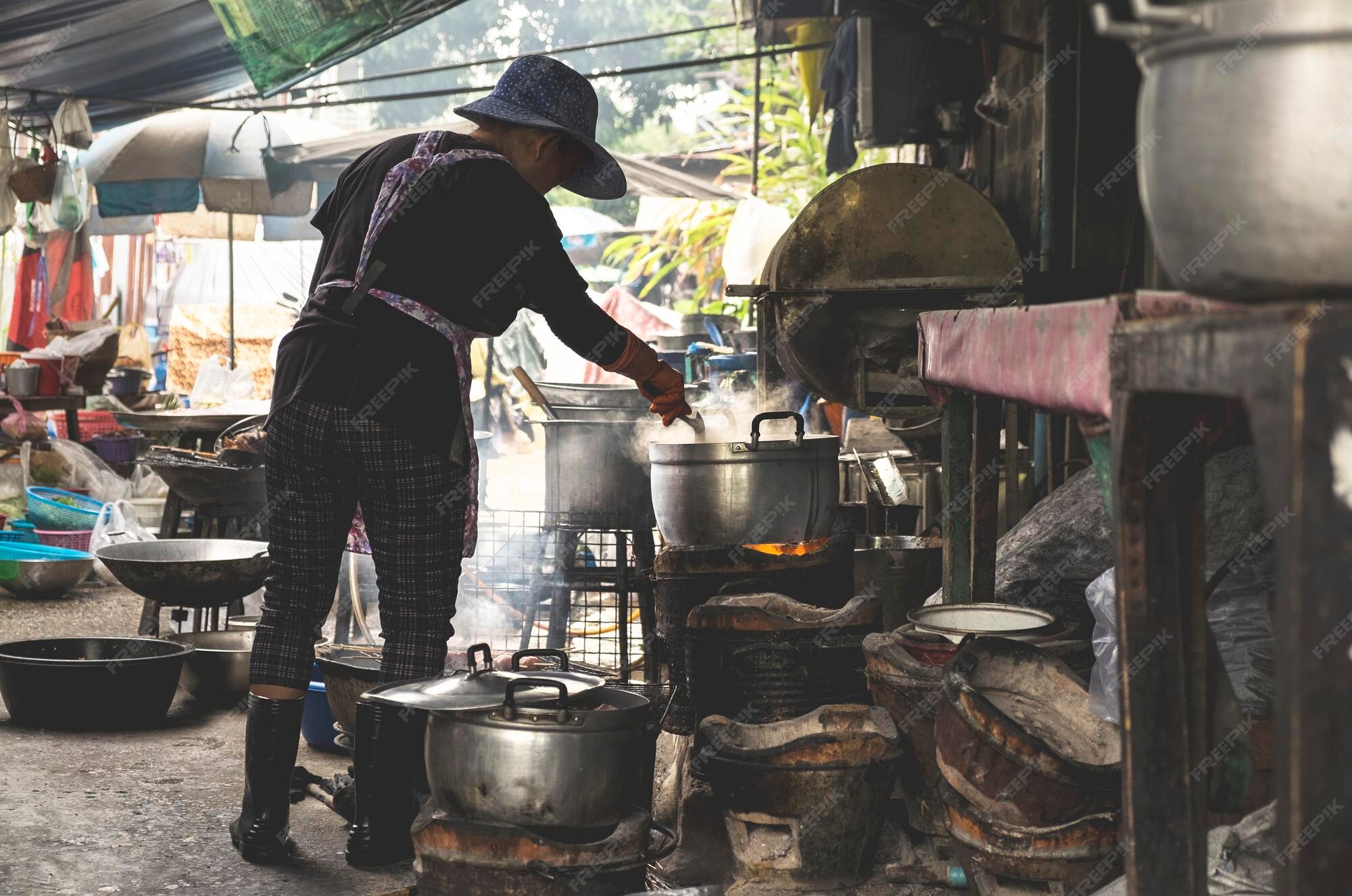 Premium Photo | Process of cooking in the street of bangkok thailand