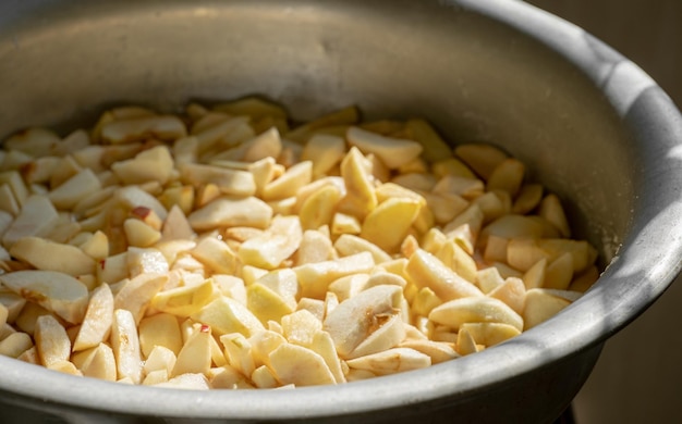 Процесс приготовления яблочного варенья