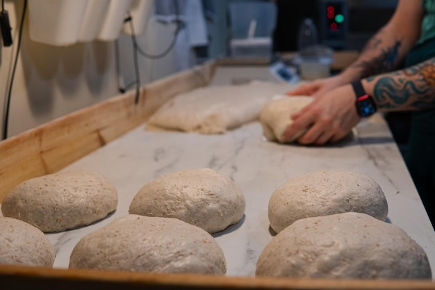 Foto il processo di fare il pane