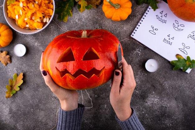 Process of making halloween jackolantern