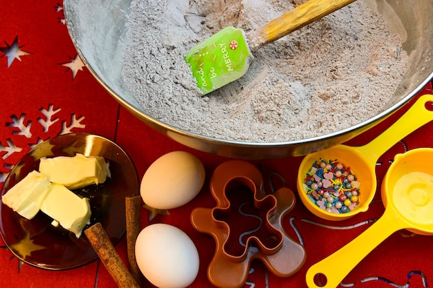 Photo the process of making homemade cookies in the form of a gingerbread man