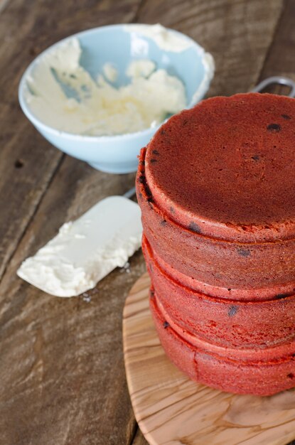 Processo di preparazione della torta di velluto rosso