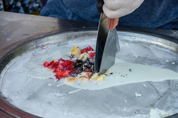 The process of making street ice cream using scoops