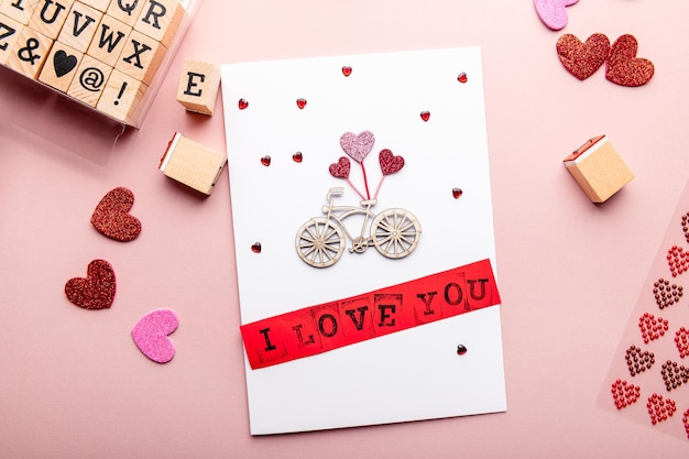 Foto processo di creazione della carta di san valentino