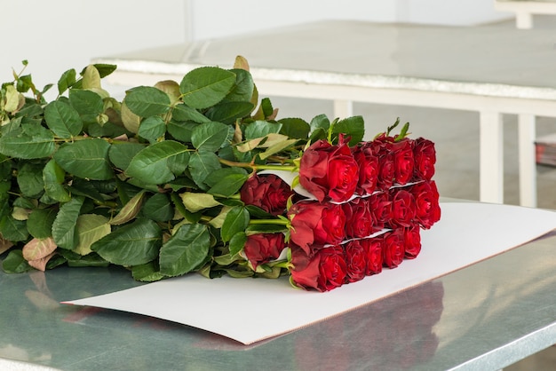 The process of packing flowers with paper, preparation for transportation