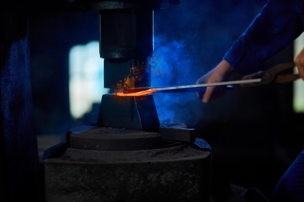 Process working with electric machine for welding metal