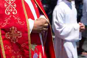 Photo procession in honor of santa luzia is accompanied by faithful and priests from the catholic church in the city of salvador bahia