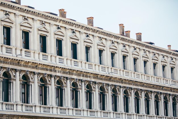 イタリア、ヴェネツィアの Procuratie nuove 建物