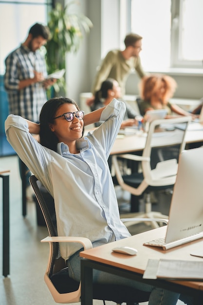 Productief zijn op het werk levert bevredigende beloningen op