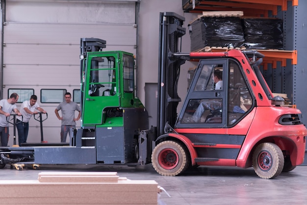 Foto reparto di produzione in una fabbrica di mobili