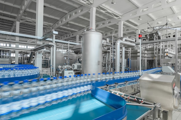 For the production of plastic bottles and bottles on a conveyor belt factory