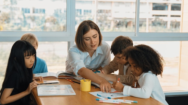 Photo professional caucasian teacher telling story to diverse student erudition