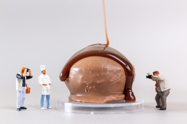 Photo professional confectioner making tasty chocolate dessert world chocolate day concept