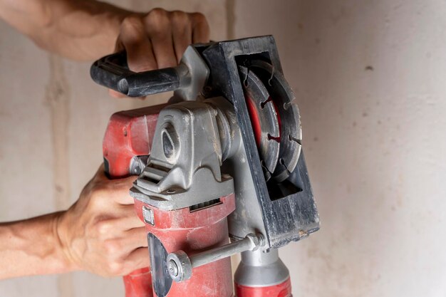 Professional construction power tool for cutting strob