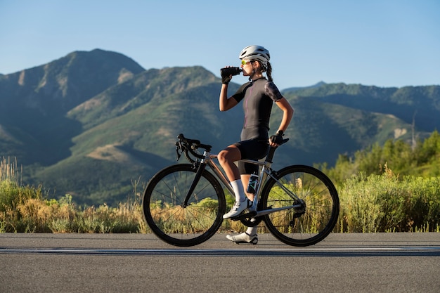 Foto donna ciclista professionista