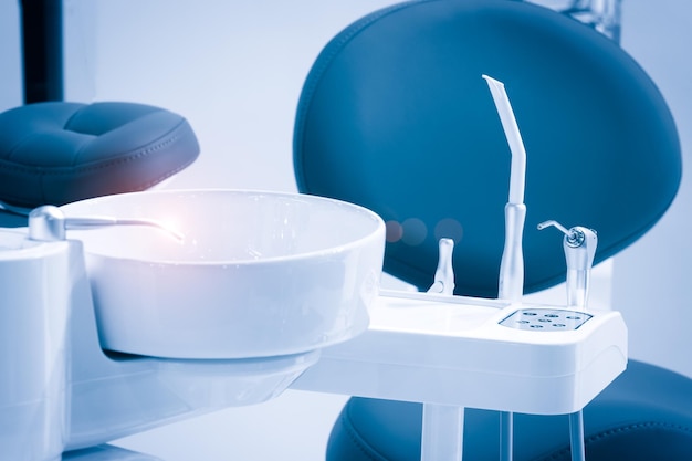 Профессиональная раковина для полоскания зубов у стоматолога