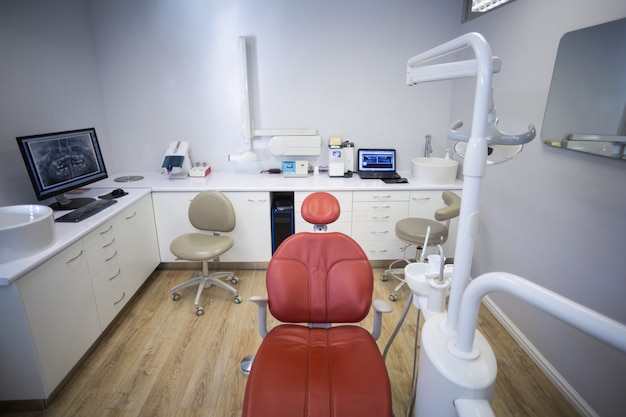 Photo professional dentistry chair and dentist tools