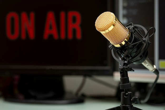 Photo professional microphone on work table for podcast broadcasting or radio speech