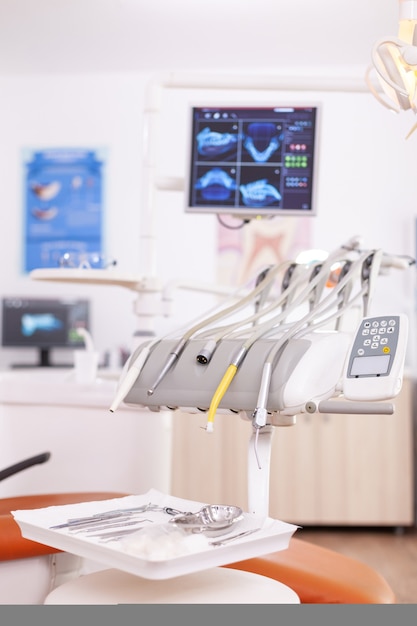 Фото Профессиональная стоматология, стоматология, яркий кабинет больницы, в котором никого нет