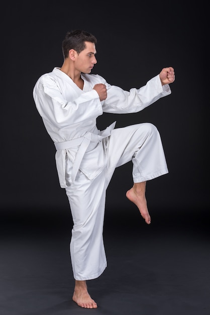 Professionele karate vechter schoppen.