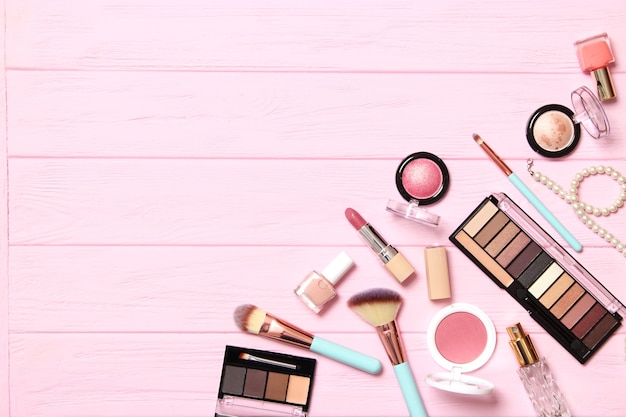 Professionele make-uptools make-upproducten een set van verschillende producten voor make-up