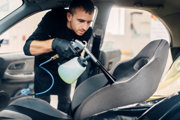 Professionele stomerij van autostoelen