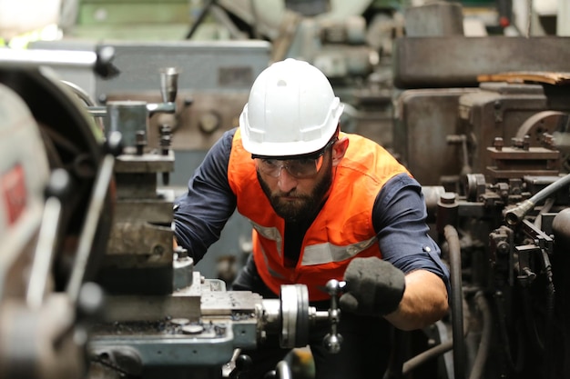 Professionele techniek, arbeider, Man Kwaliteitscontrole, onderhoud, check in fabriek