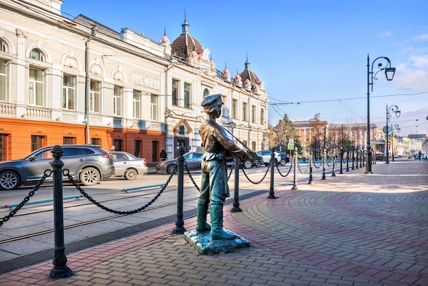 Profitable house of merchants Blinovs and a sculpture of a Pirozhnik on Rozhdestvenskaya street Nizhny Novgorod