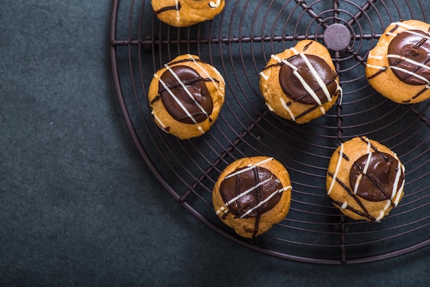 Photo profiterole mini eclair sweet food