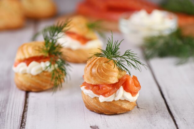 Profiteroles met zalm