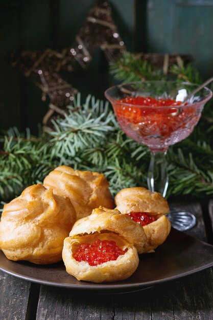 Profiteroles al caviale rosso