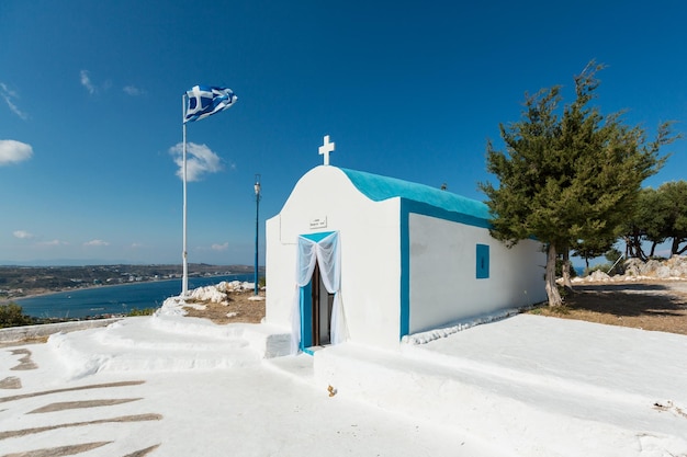 Profitis Ilias Chapel Faliraki Rhodes Island Greece 수도원은 Anthony Quinn 및 Ladiko Bays 위의 Faliraki 정상 근처 언덕에 높게 지어졌습니다.