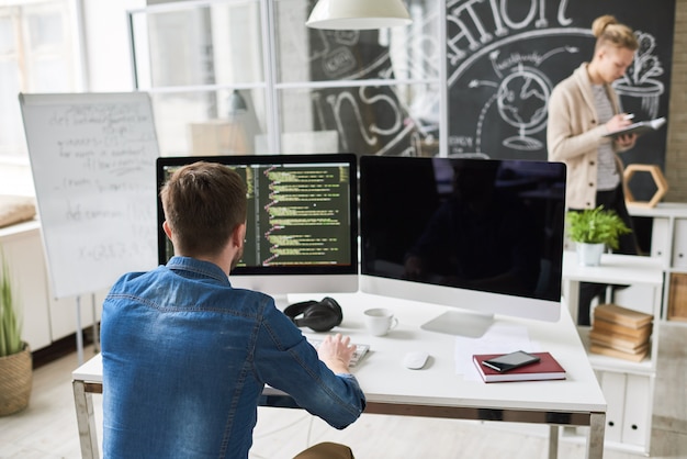 Programmaontwikkelaar in Modern Office