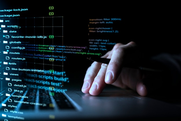 Foto programmeerachtergrond met persoon die werkt met codes op de computer