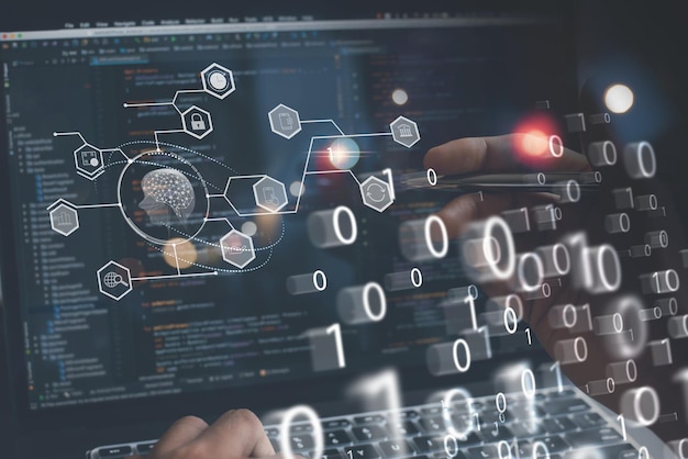 Foto codifica dell'ingegnere del software del programmatore sul computer portatile con la trasformazione digitale delle icone della tecnologia