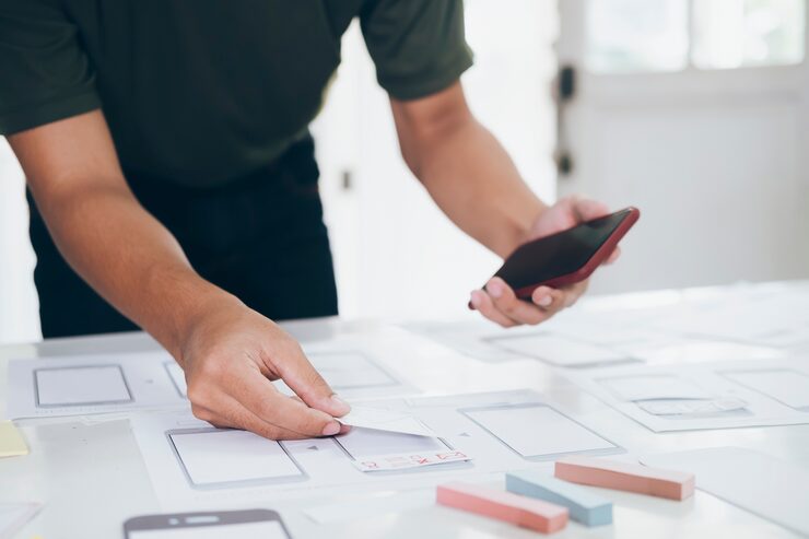 Photo 程序员和 ux ui 设计师,从事软件开发和编码技术移动和网站设计和编程开发技术