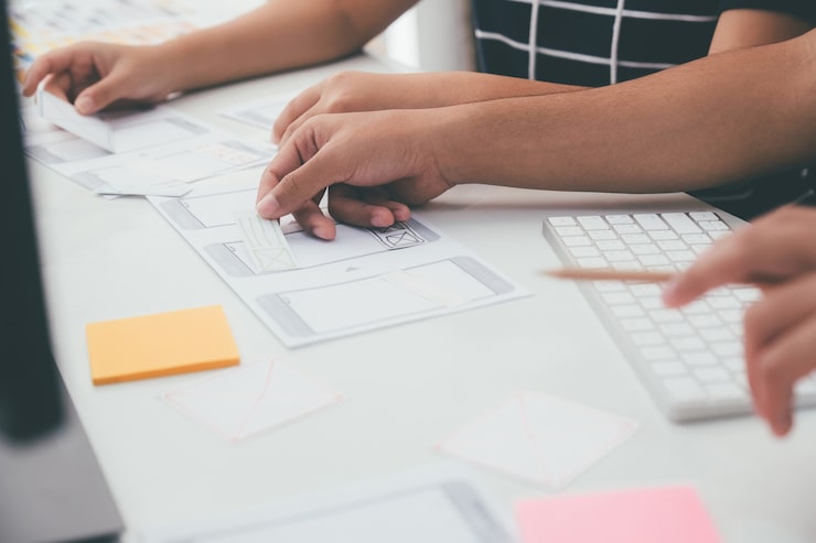 Photo 程序员和 ux ui 设计师,从事软件开发和编码技术移动和网站设计和编程开发技术