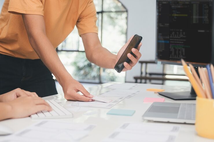 Photo 程序员和 ux ui 设计师,从事软件开发和编码技术移动和网站设计和编程开发技术