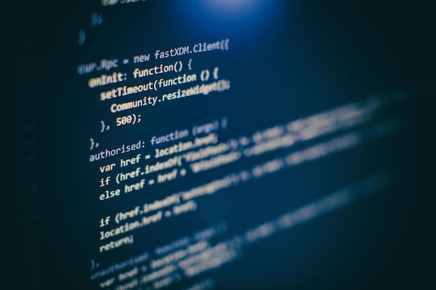 コンピュータ画面上のプログラミングコード。ソフトウェア開発。コンピュータ上でプログラムコードを書く。