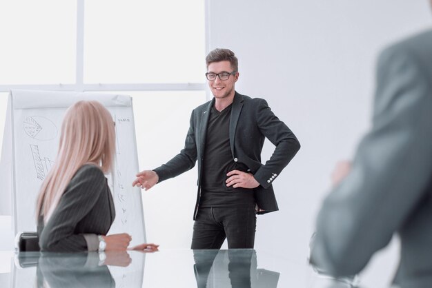 Project manager holds a meeting with a presentation for the\
business team