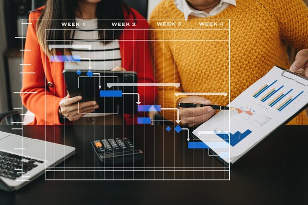 Projectmanager werkt en werkt taken bij met mijlpalen voortgangsplanning en Gantt-diagram planningsdiagram bedrijf werken met smartphone tablet en laptop in officexAxA