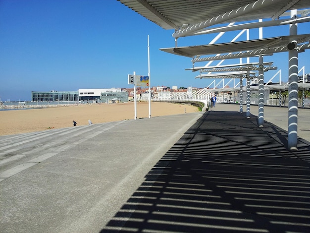 Foto passeggiata sulla spiaggia